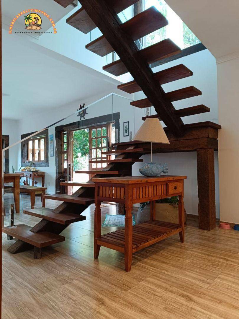 Casa para alugar com 6 quartos, 200m² - Foto 10