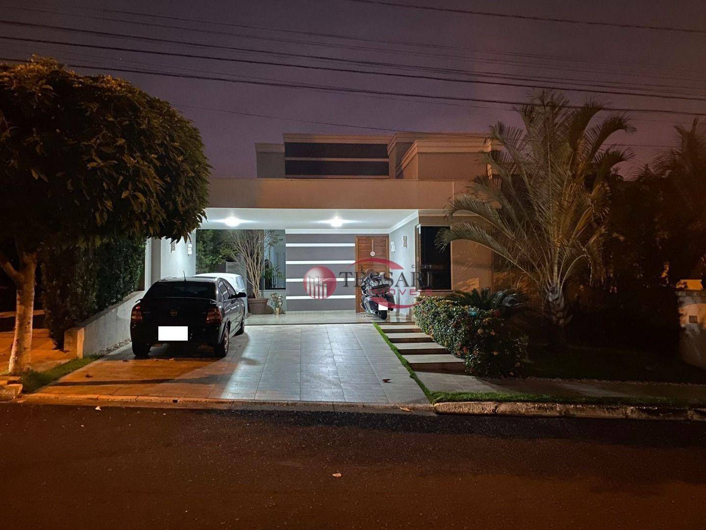 Casa para alugar com 3 quartos, 300m² - Foto 1