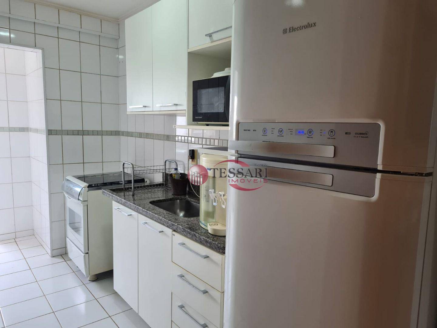 Apartamento para alugar com 2 quartos, 75m² - Foto 15