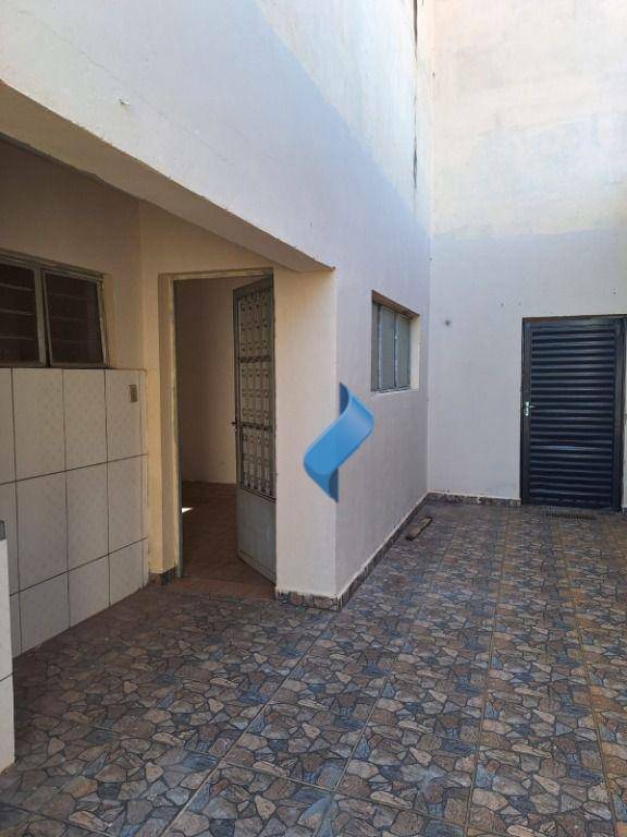 Casa à venda com 5 quartos, 241m² - Foto 3