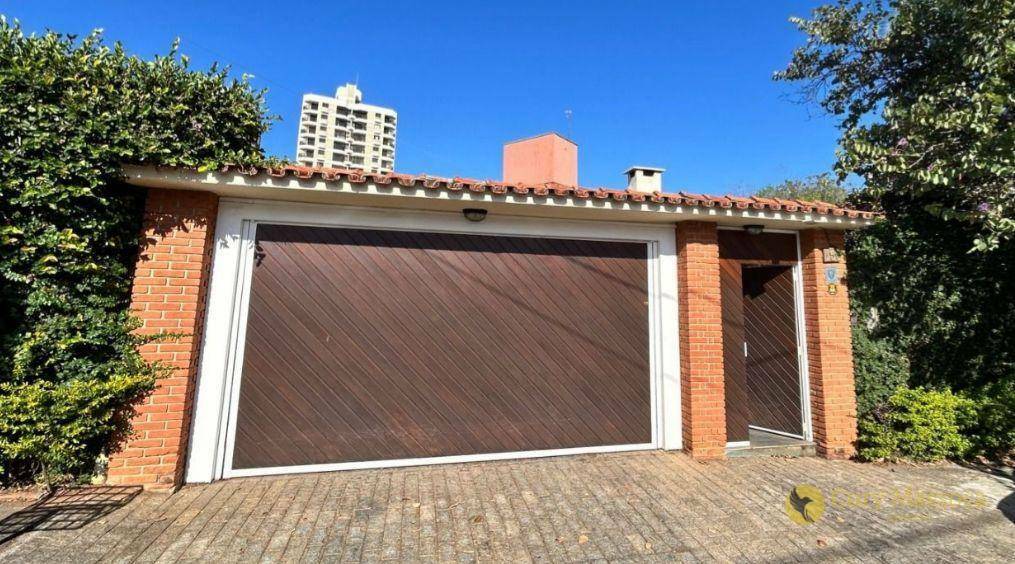 Casa à venda e aluguel com 3 quartos, 386m² - Foto 1