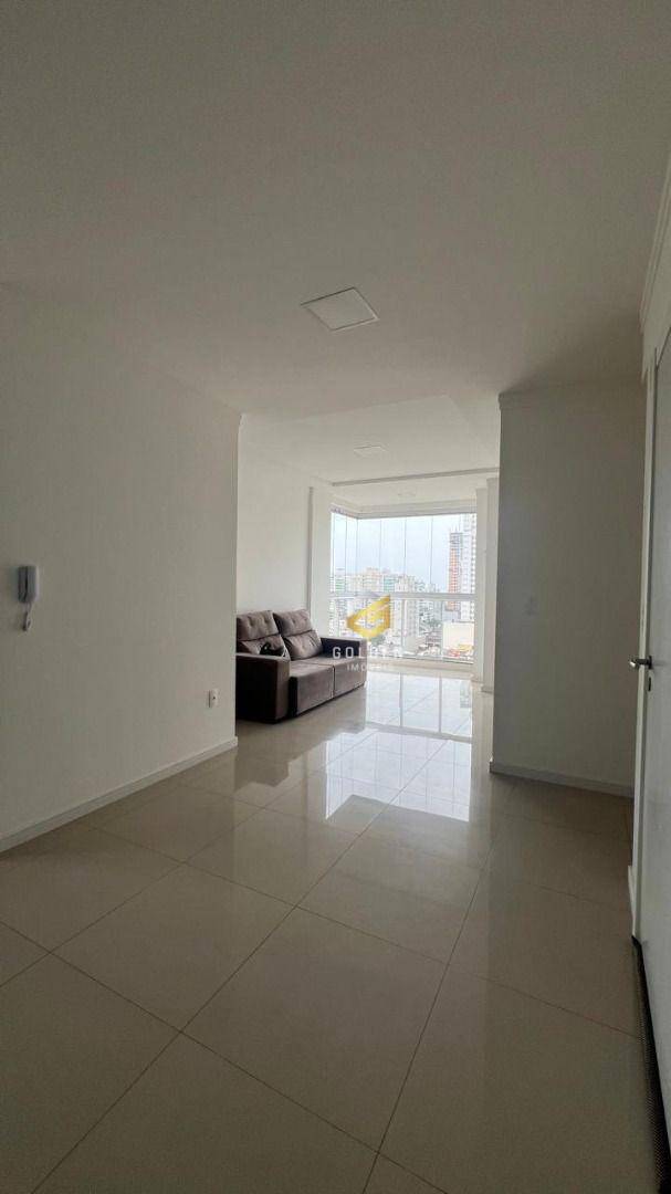 Apartamento à venda com 2 quartos, 70m² - Foto 6