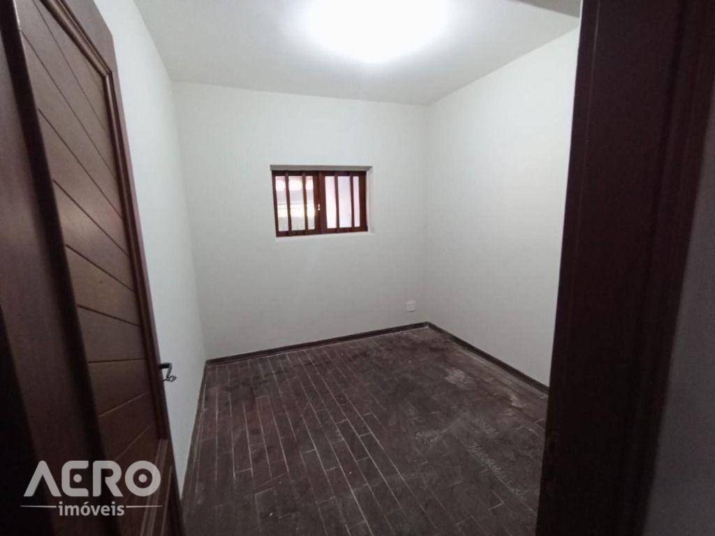 Casa à venda com 4 quartos, 189m² - Foto 25