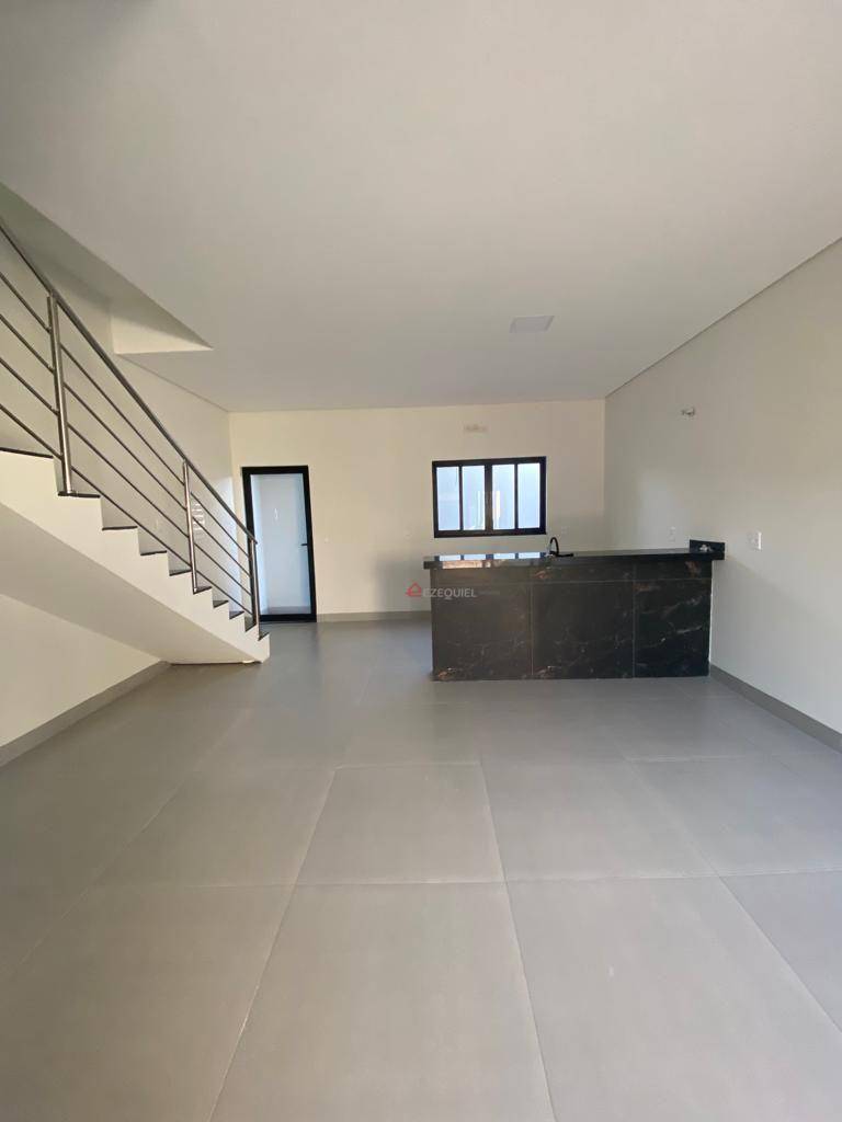 Sobrado para alugar com 2 quartos, 100m² - Foto 1