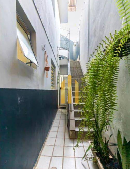 Sobrado à venda com 3 quartos, 247m² - Foto 2