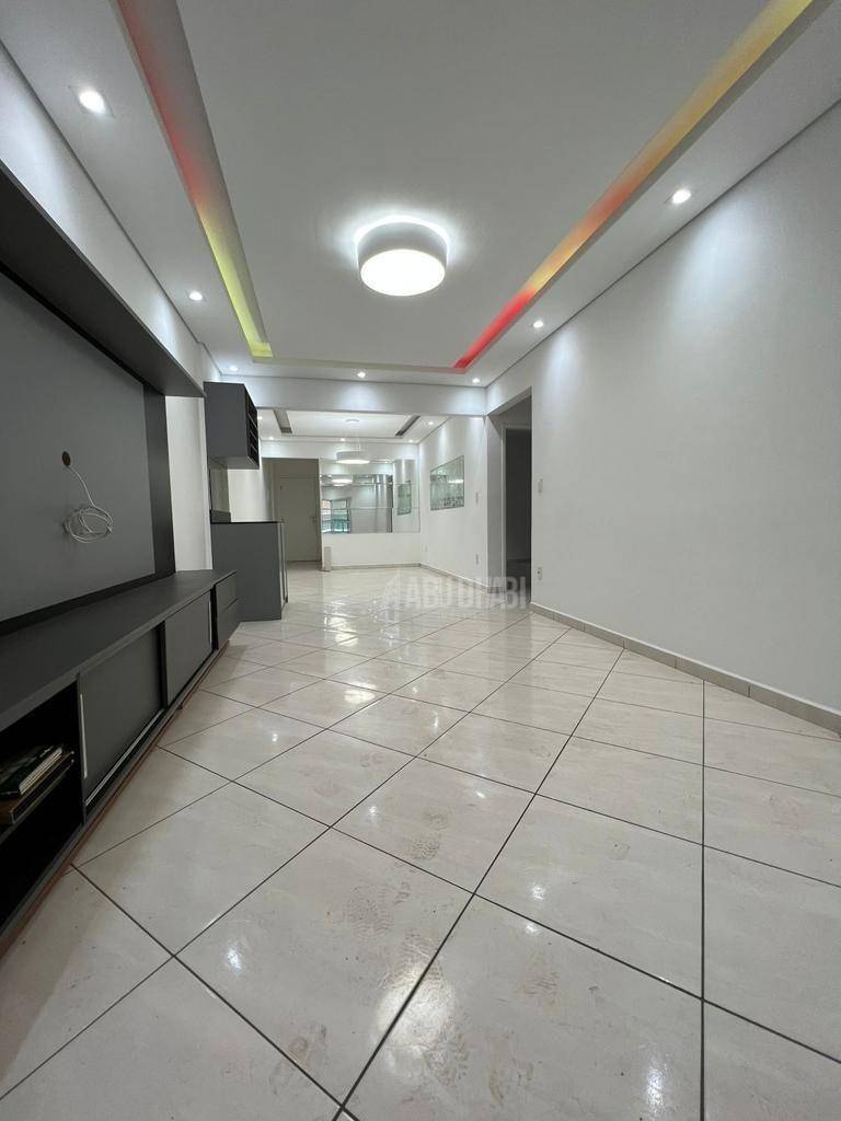 Apartamento à venda com 2 quartos, 100m² - Foto 1