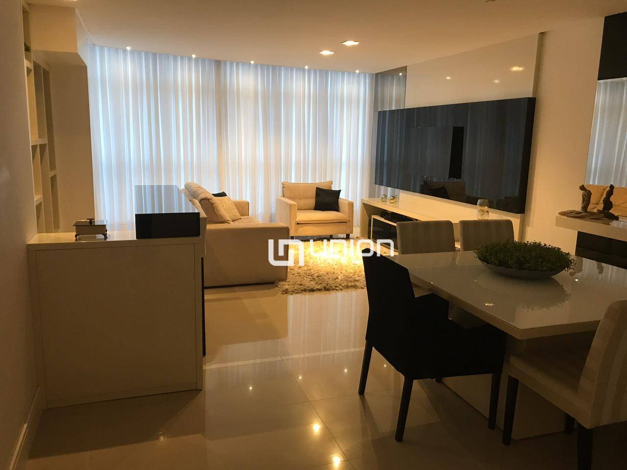 Apartamento à venda com 3 quartos, 130m² - Foto 4