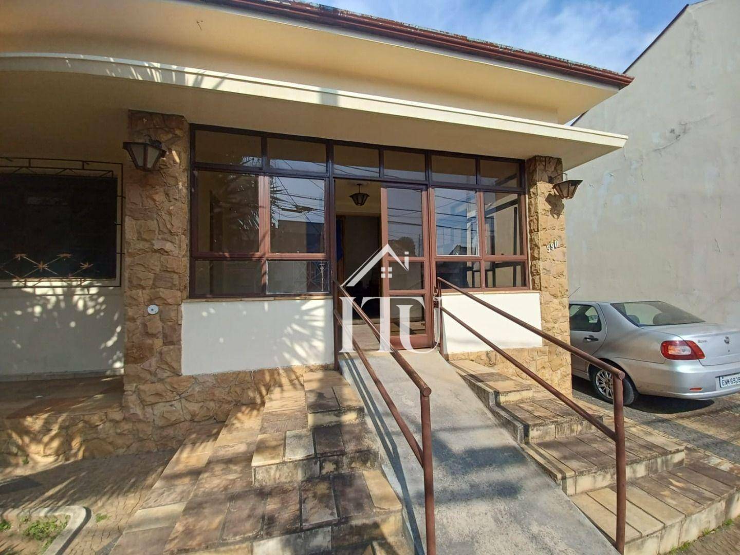 Casa à venda com 4 quartos, 300M2 - Foto 1
