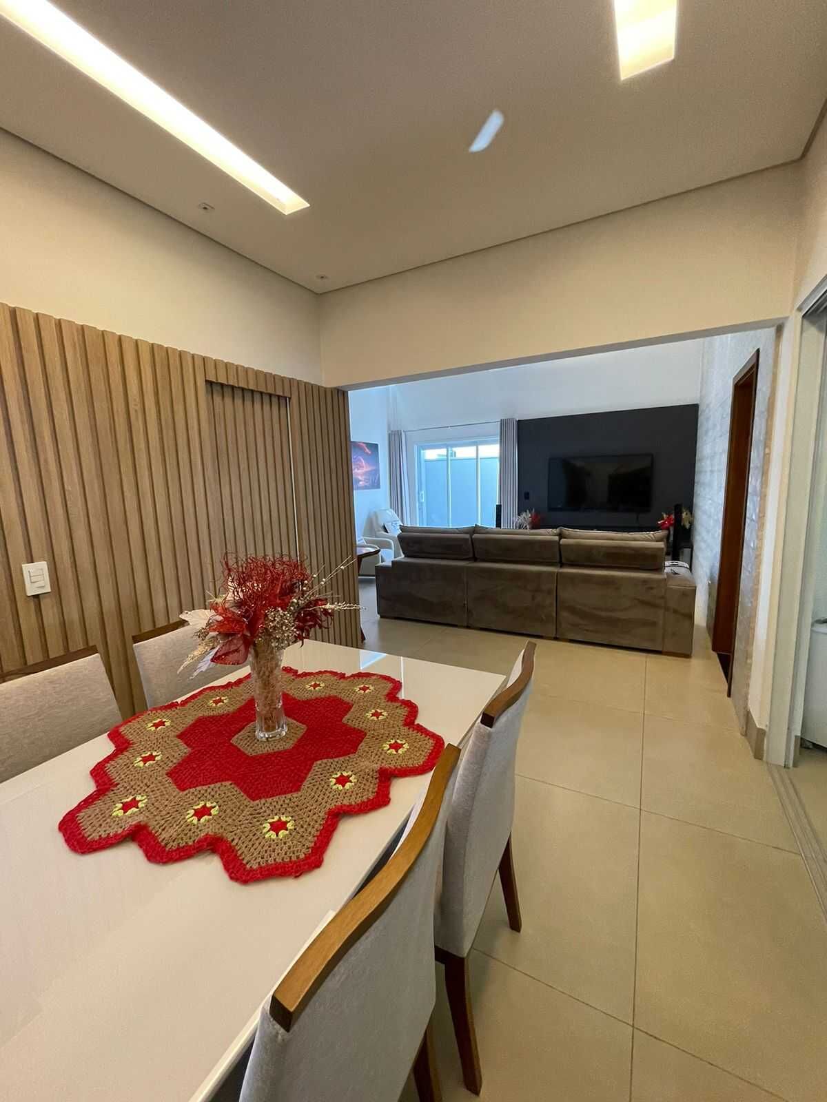 Casa à venda com 3 quartos, 140m² - Foto 1