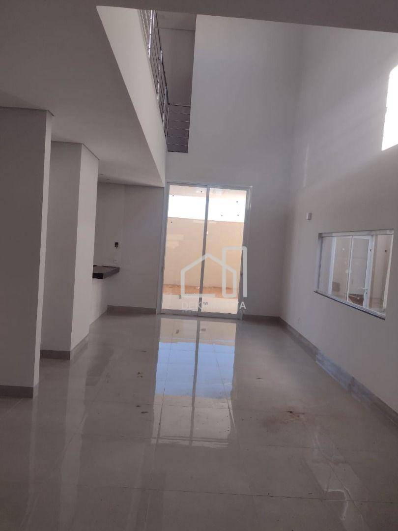 Casa à venda com 3 quartos, 250m² - Foto 1