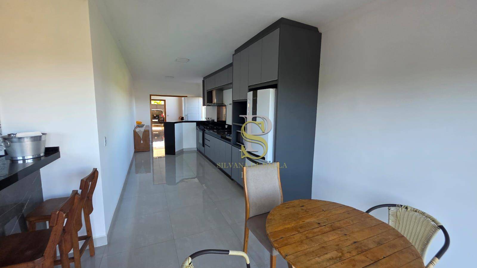 Casa à venda com 4 quartos, 250m² - Foto 8