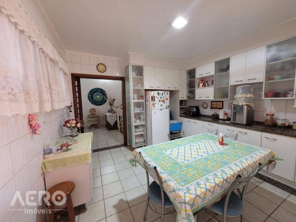 Casa à venda com 4 quartos, 190m² - Foto 21