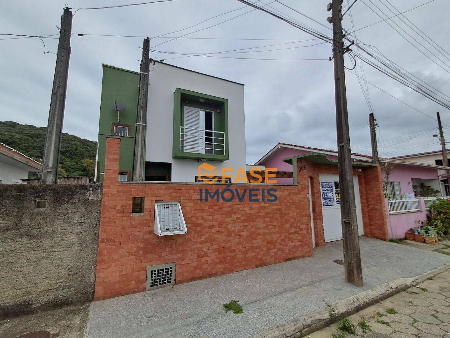 Casa à venda com 3 quartos, 119m² - Foto 1