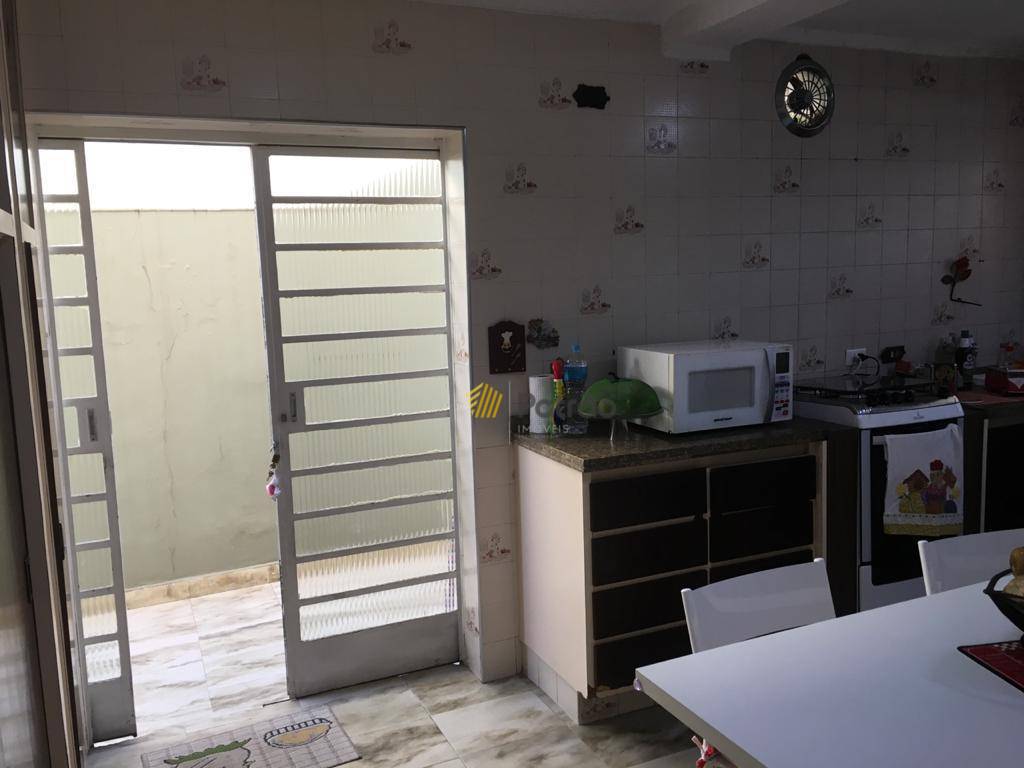 Casa à venda com 2 quartos, 207m² - Foto 13