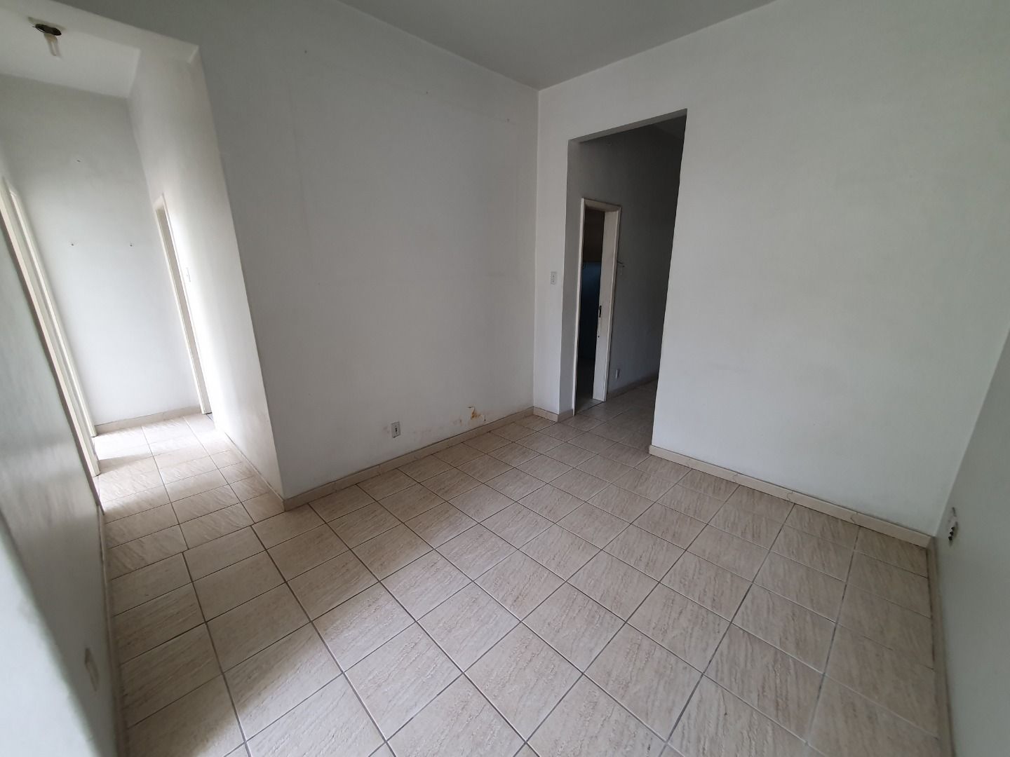 Apartamento à venda com 2 quartos, 61m² - Foto 4