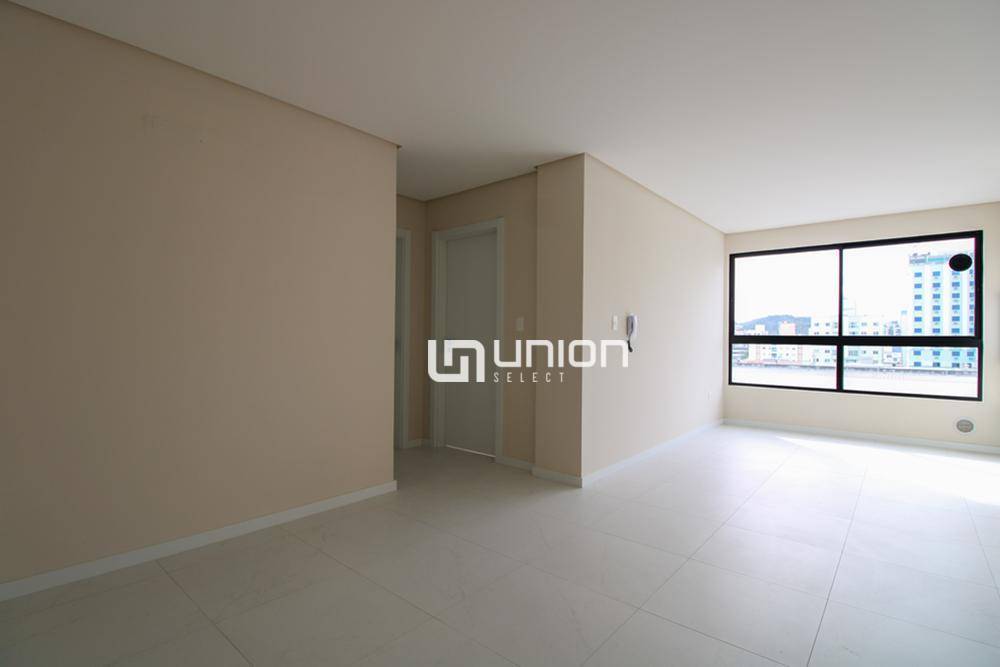 Apartamento à venda com 2 quartos, 64m² - Foto 3