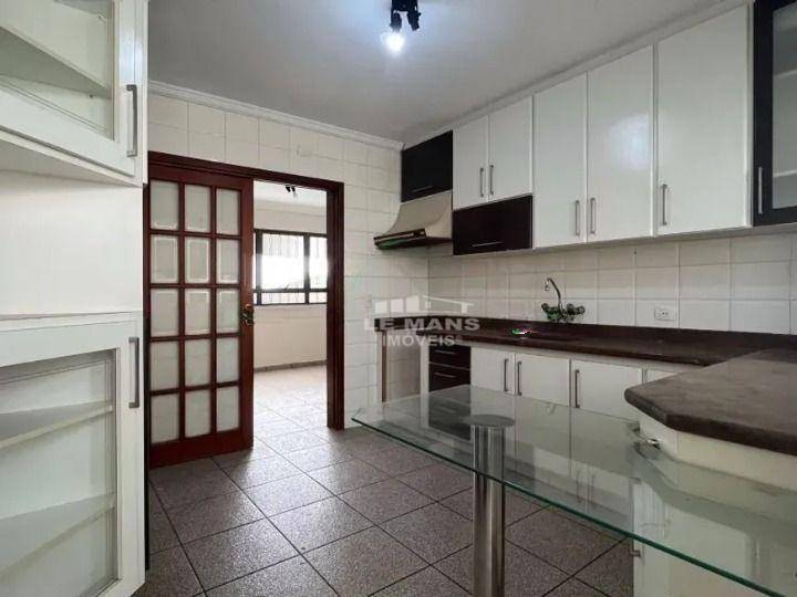 Casa para alugar com 3 quartos, 195m² - Foto 9