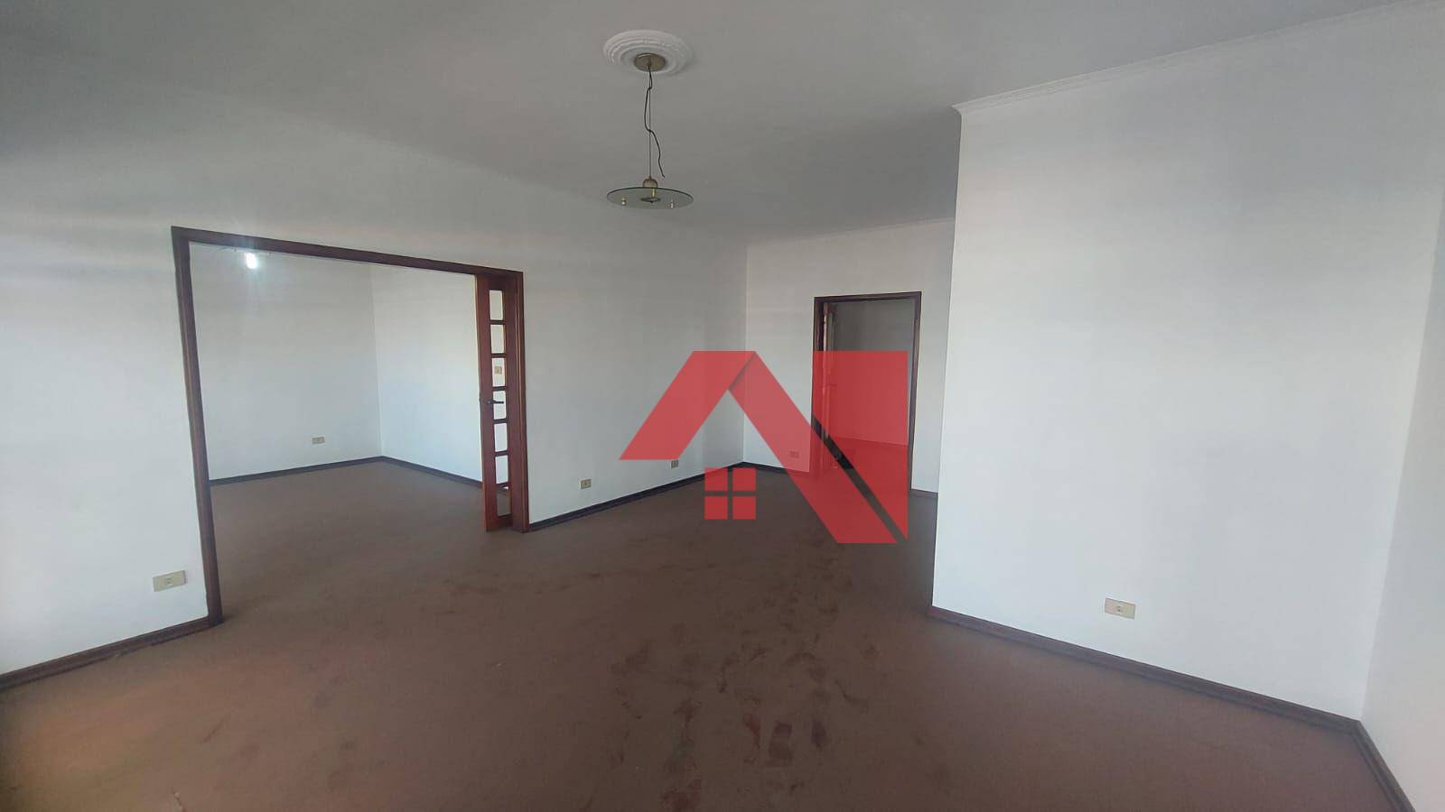 Casa para alugar com 4 quartos, 420m² - Foto 2