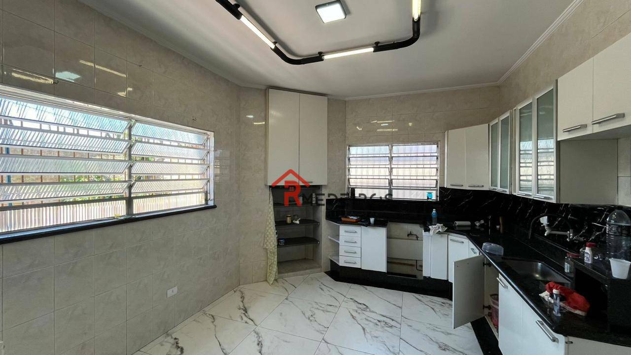 Casa para alugar com 3 quartos, 180m² - Foto 6