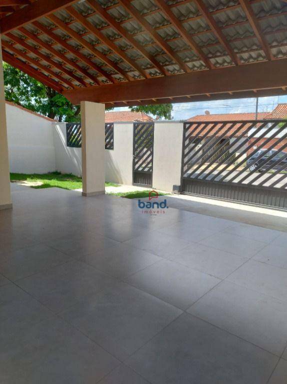 Casa para alugar com 3 quartos, 150m² - Foto 2