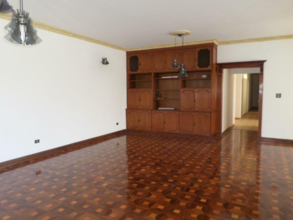 Casa à venda e aluguel com 3 quartos, 350m² - Foto 1