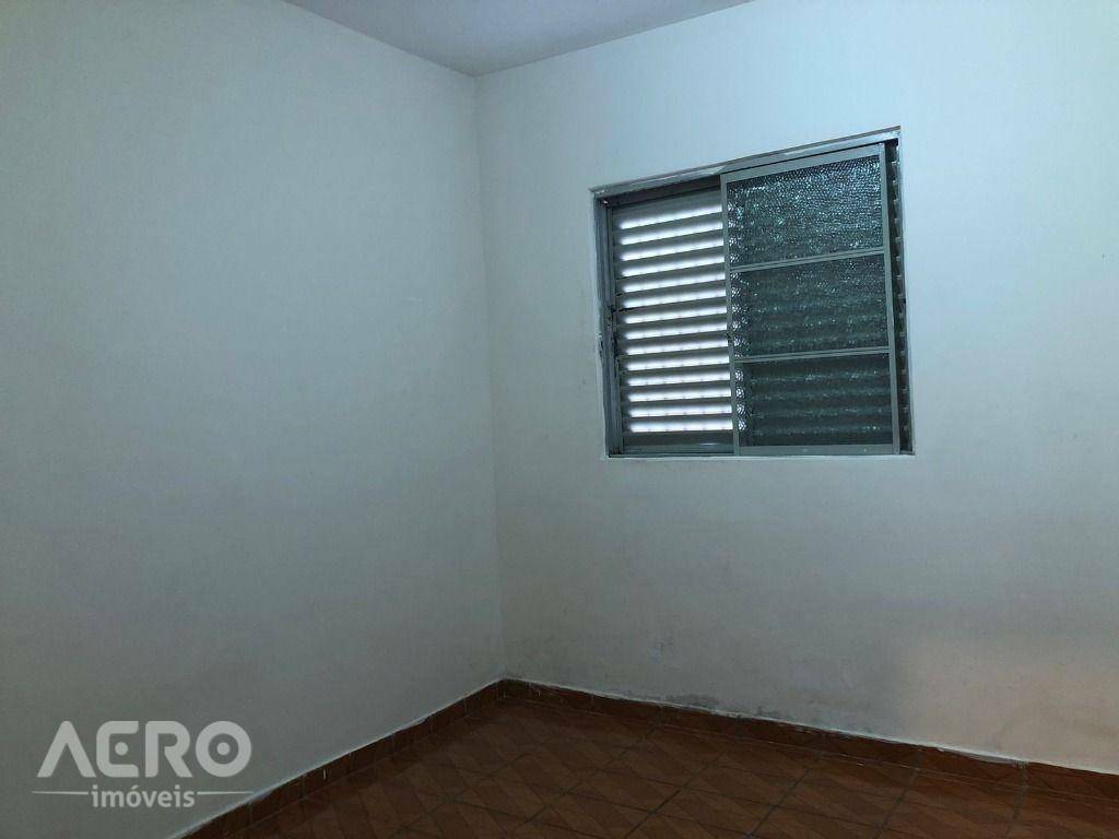 Casa para alugar com 3 quartos, 90m² - Foto 11