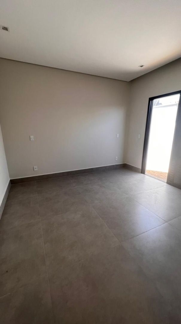 Casa à venda com 3 quartos, 200m² - Foto 2