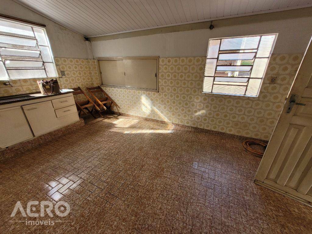 Casa à venda com 2 quartos, 220m² - Foto 8