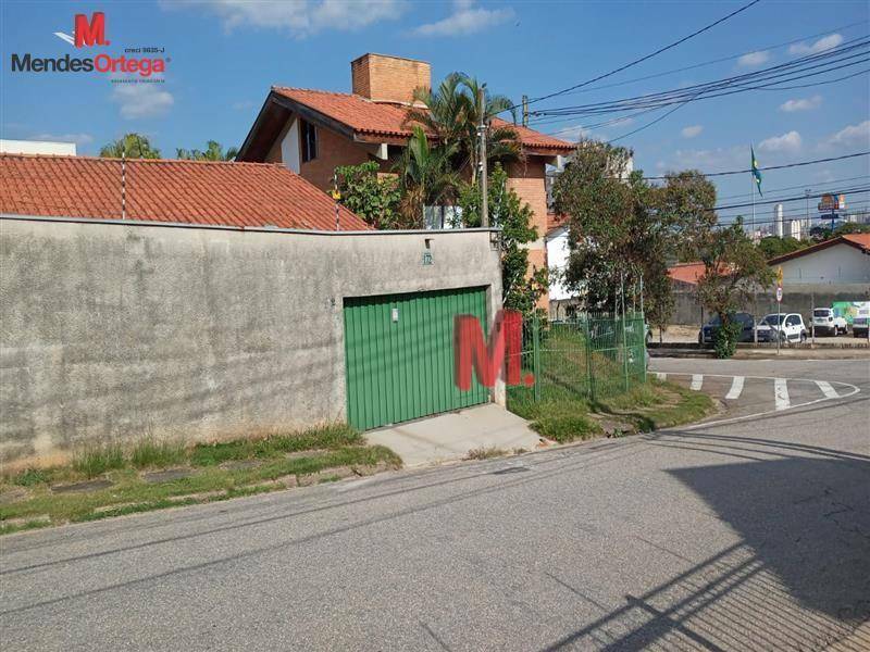 Casa à venda com 3 quartos, 226m² - Foto 2