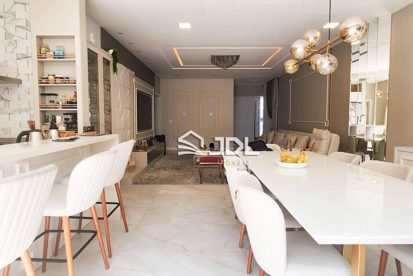 Casa à venda com 3 quartos, 246m² - Foto 2