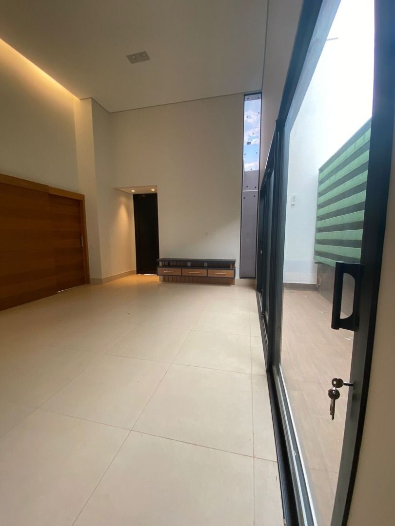 Casa à venda com 3 quartos, 180m² - Foto 2