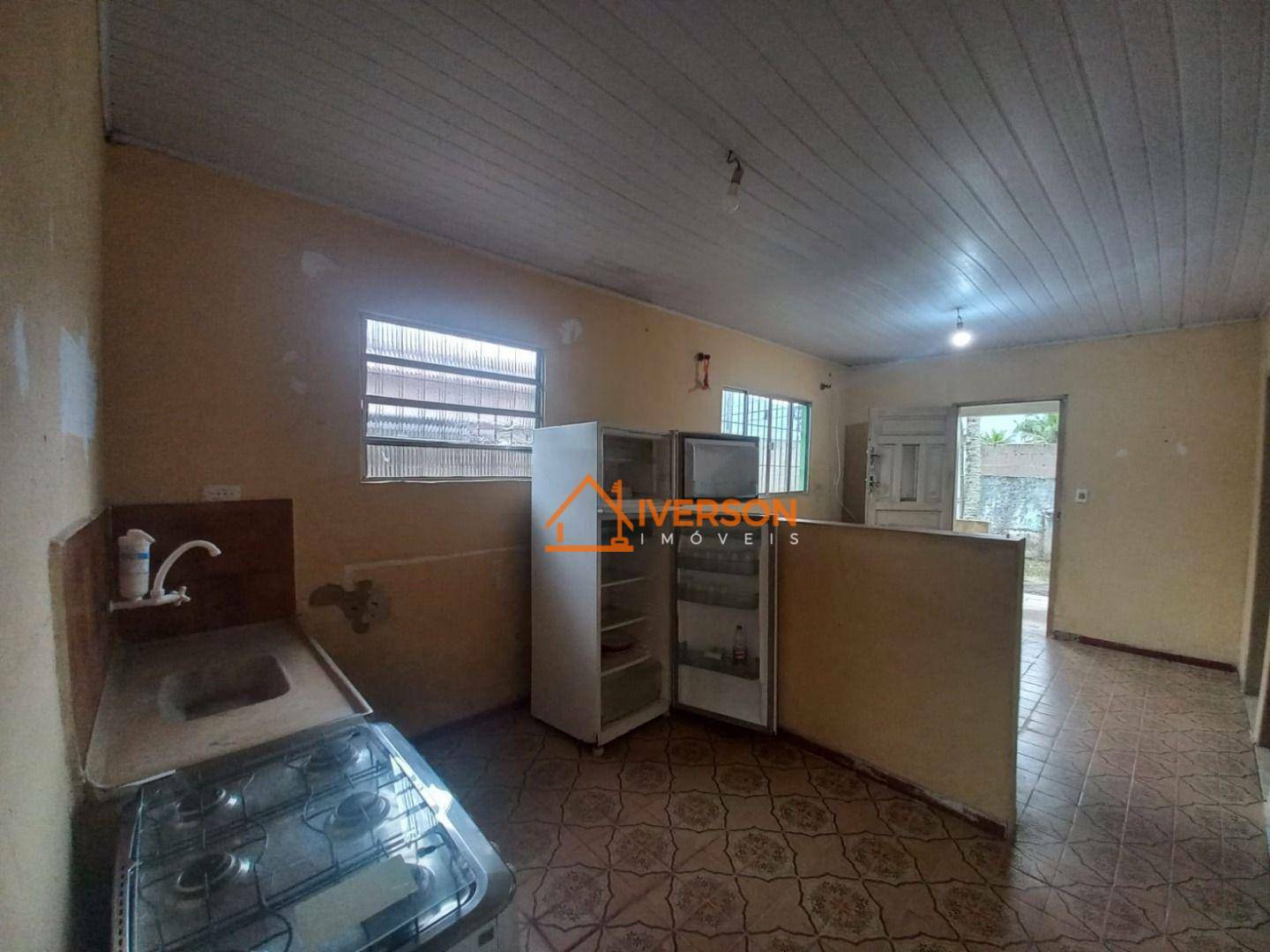 Casa à venda com 2 quartos, 60m² - Foto 4