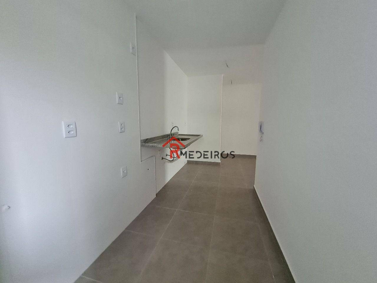 Apartamento à venda com 3 quartos, 113m² - Foto 2