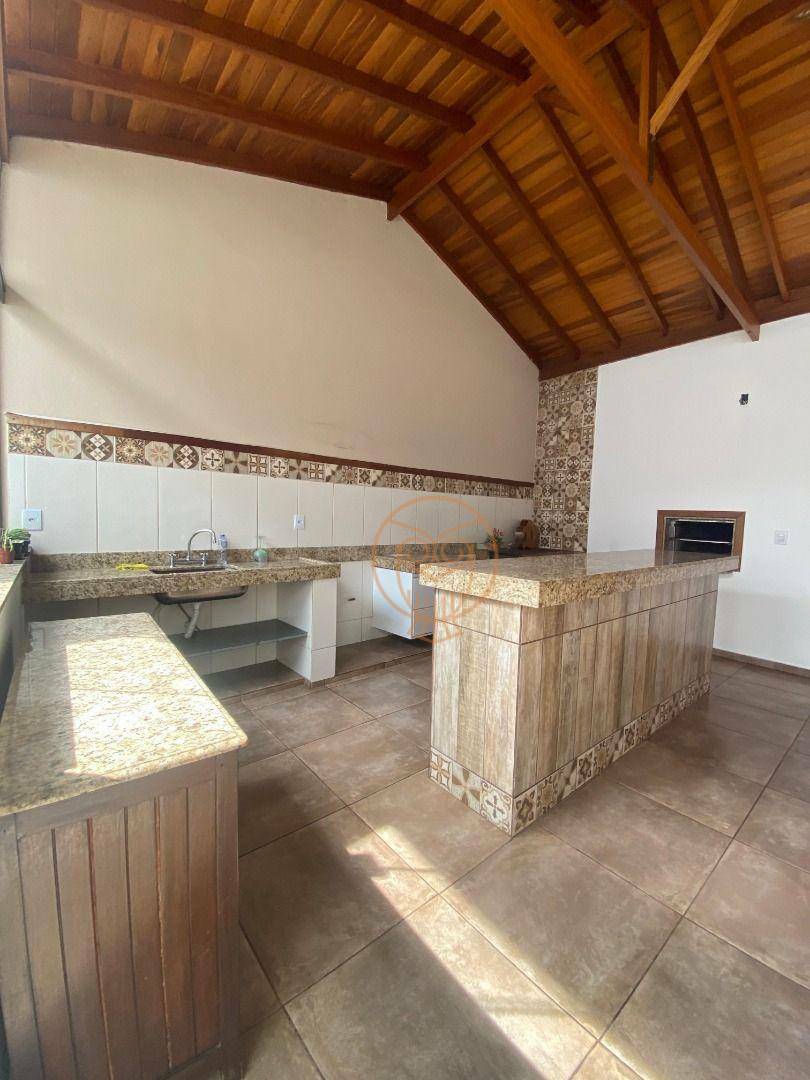 Casa para alugar com 2 quartos, 100m² - Foto 1