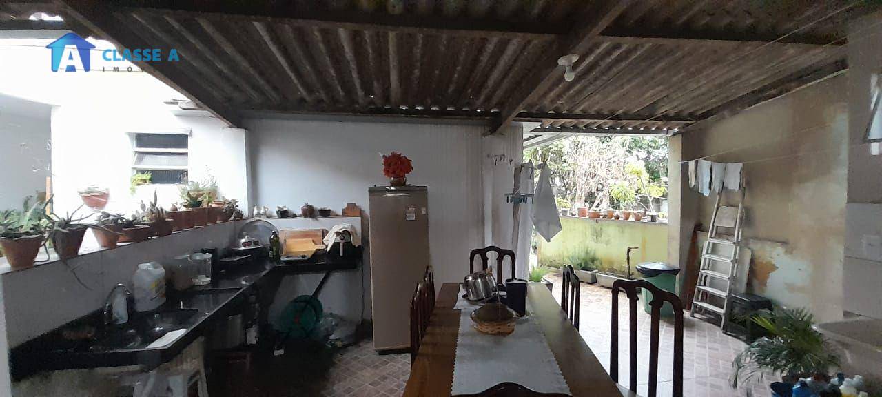 Casa à venda com 3 quartos, 360m² - Foto 1