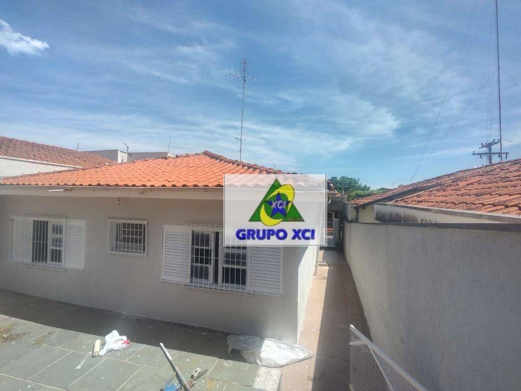 Casa à venda e aluguel com 3 quartos, 230m² - Foto 3