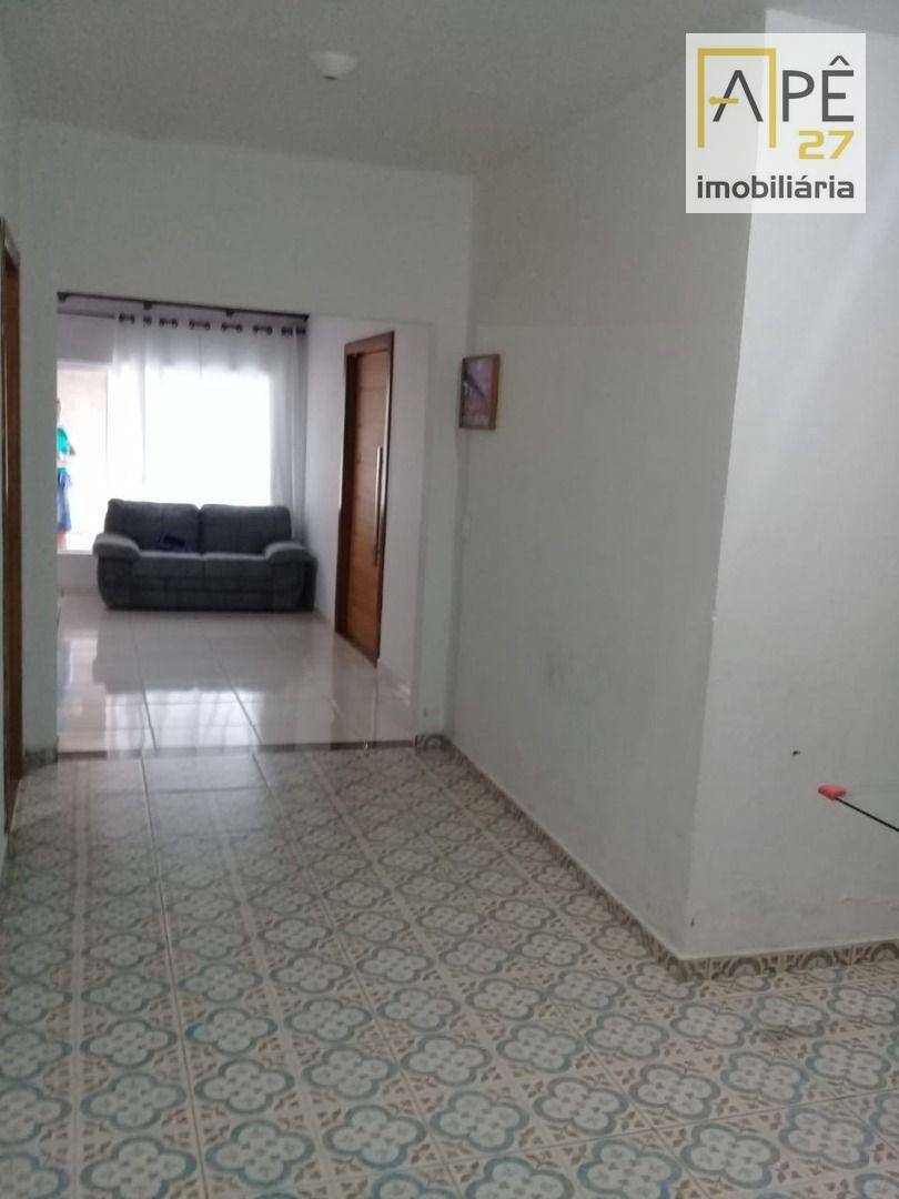 Casa à venda com 2 quartos, 180m² - Foto 2