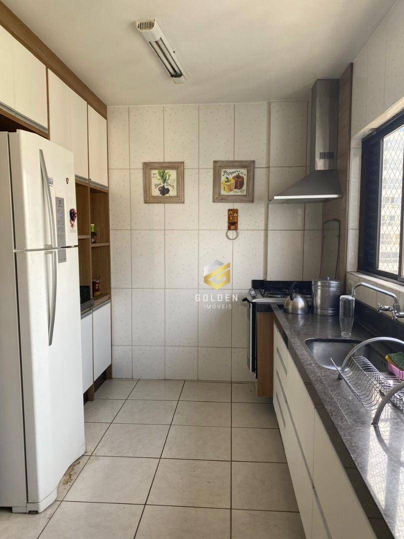 Apartamento à venda com 3 quartos, 225m² - Foto 7