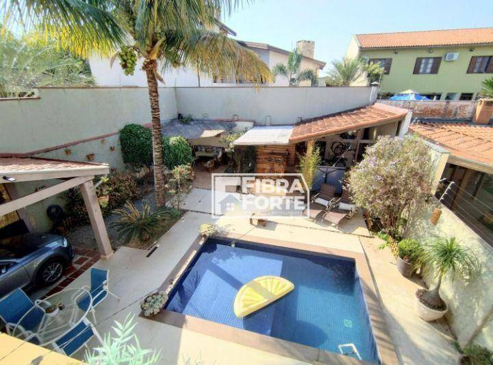 Casa à venda com 3 quartos, 205m² - Foto 1