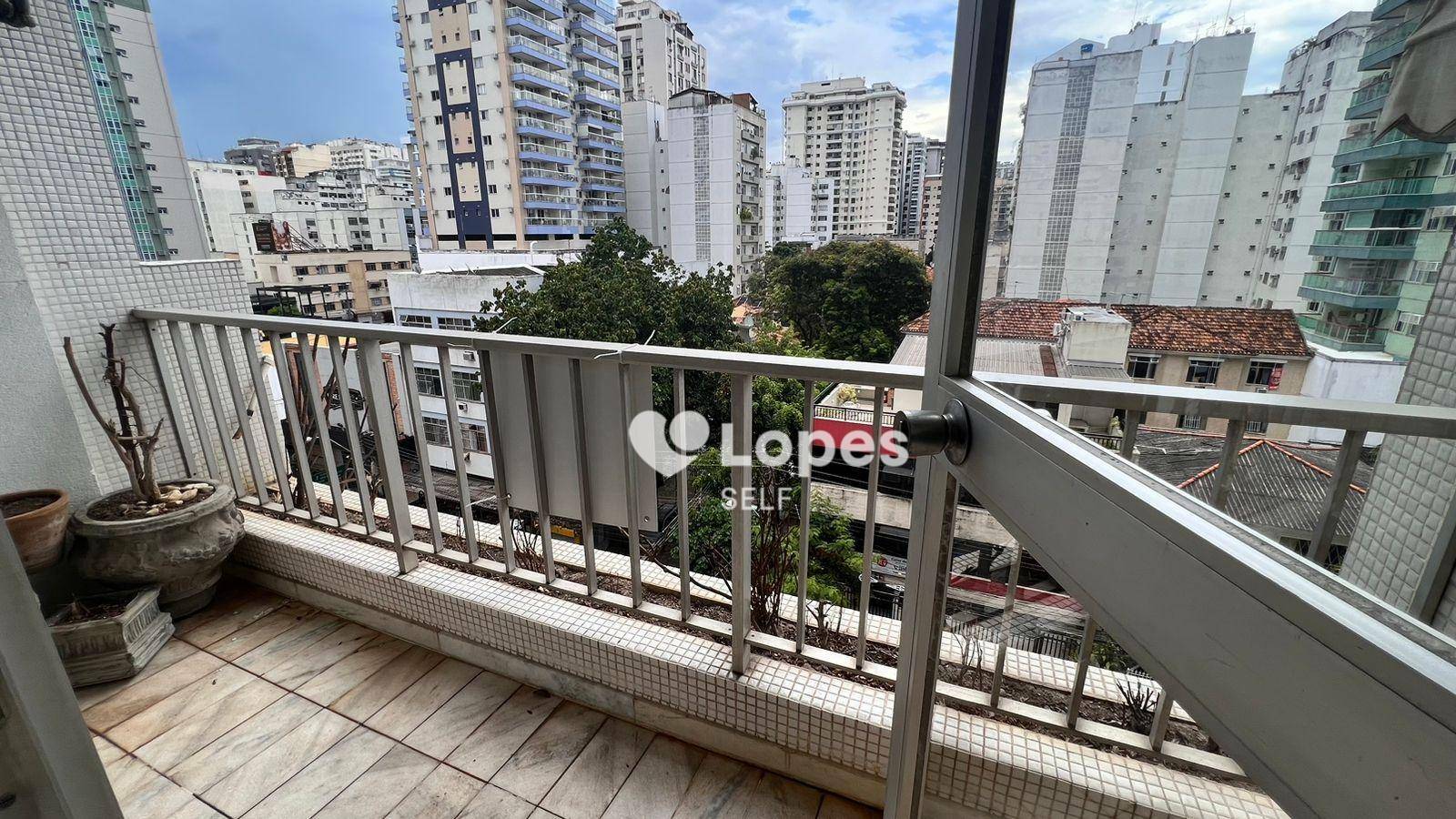 Apartamento à venda com 3 quartos, 147m² - Foto 2