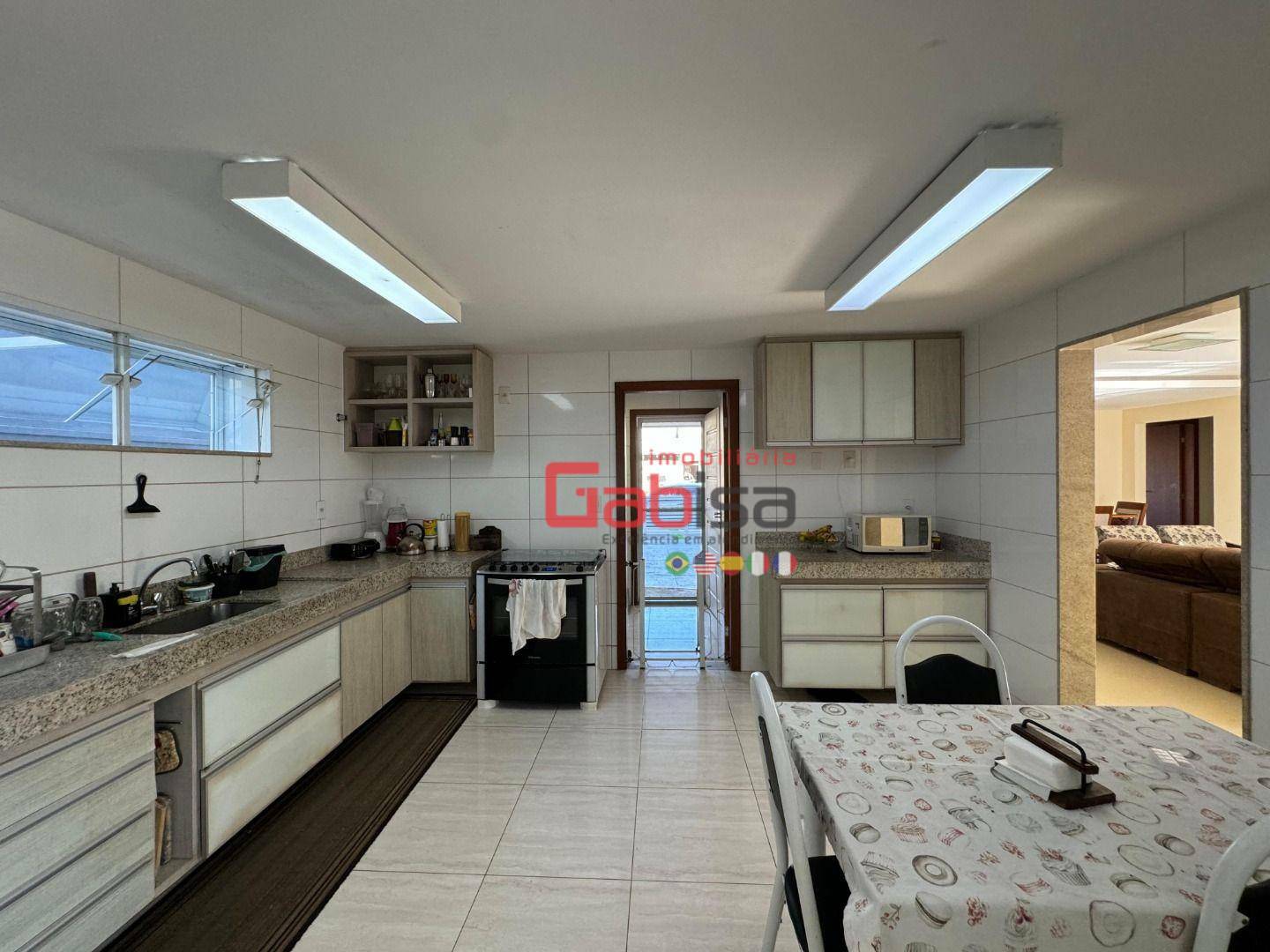 Casa de Condomínio à venda com 5 quartos, 370m² - Foto 4