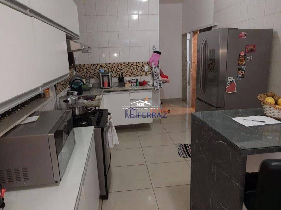 Casa à venda com 3 quartos, 200m² - Foto 9