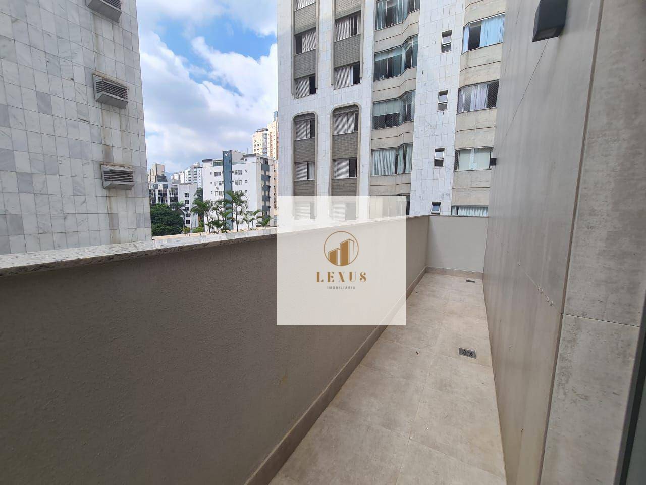 Apartamento à venda com 3 quartos, 94m² - Foto 3