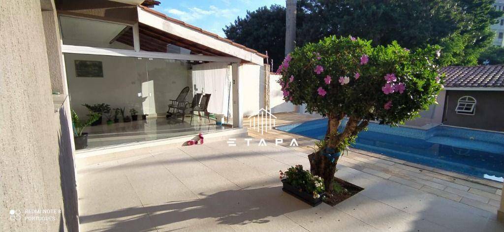 Casa à venda com 5 quartos, 380m² - Foto 1