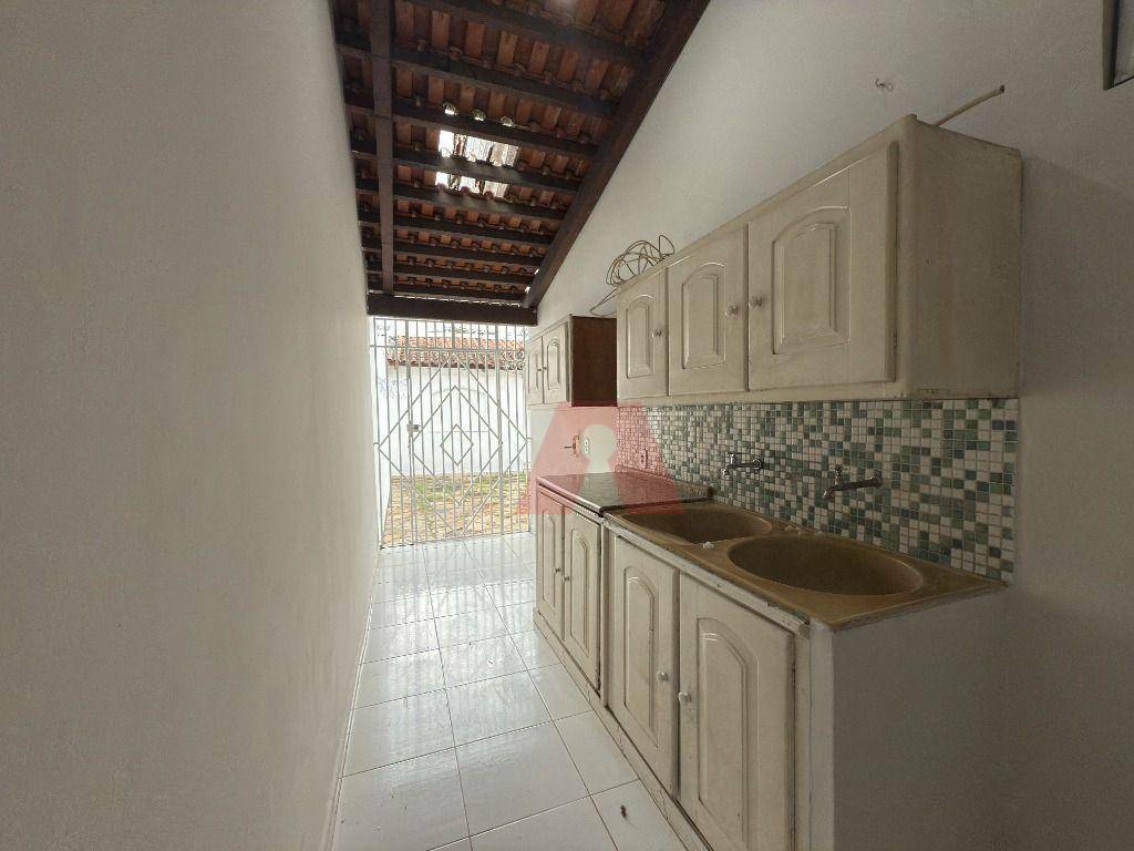 Casa de Condomínio para alugar com 2 quartos, 250m² - Foto 8