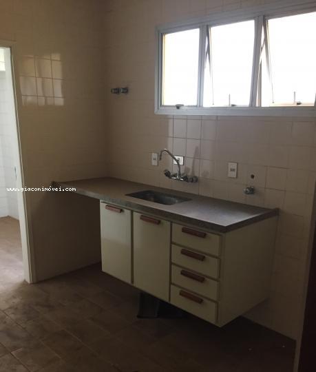 Apartamento à venda com 3 quartos, 186m² - Foto 1