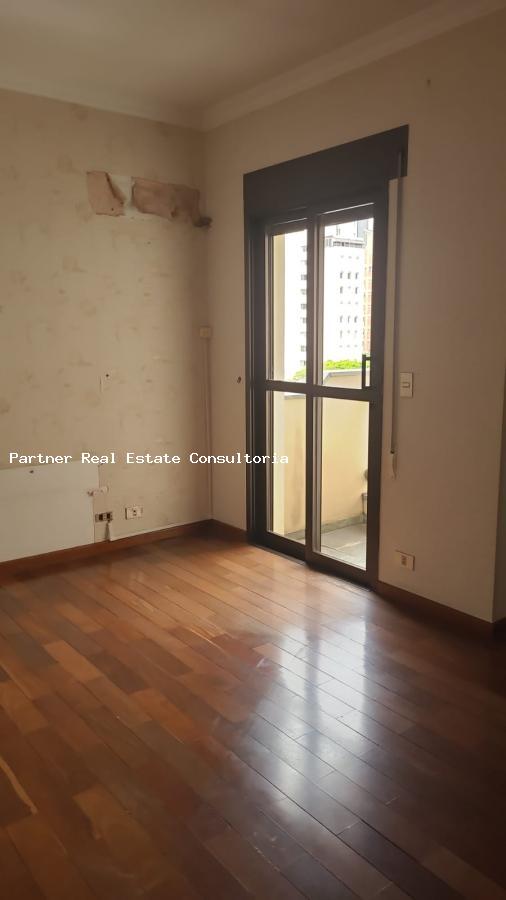 Apartamento à venda com 3 quartos, 200m² - Foto 4