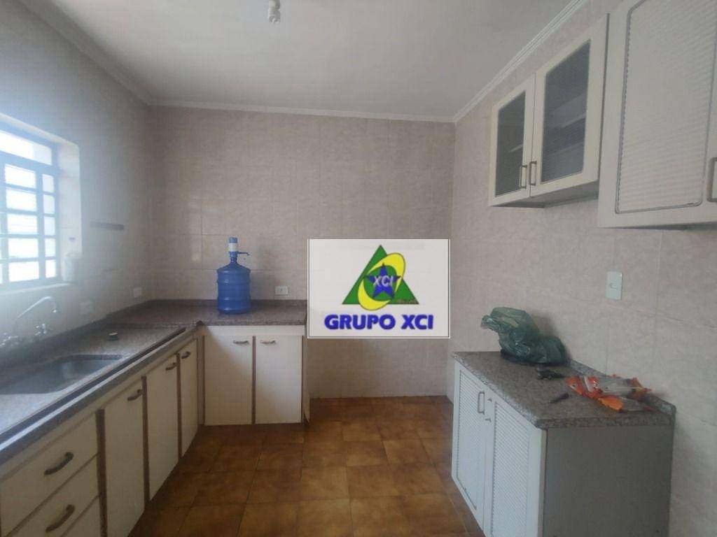 Casa à venda e aluguel com 3 quartos, 230m² - Foto 12