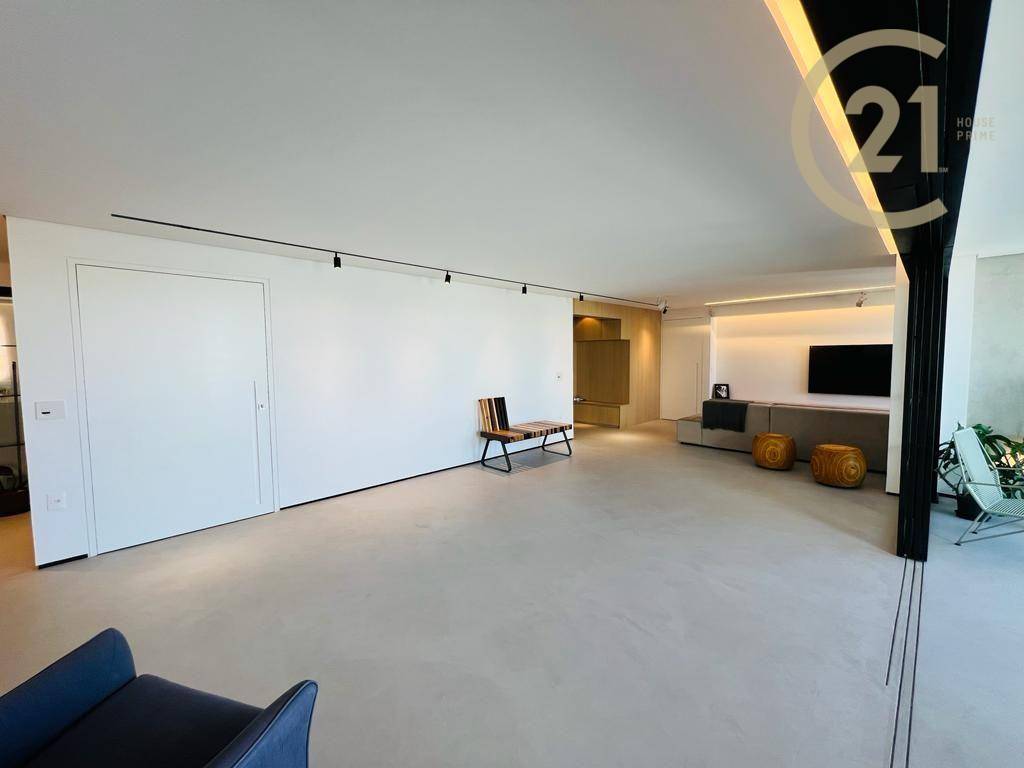 Apartamento à venda com 3 quartos, 241m² - Foto 2