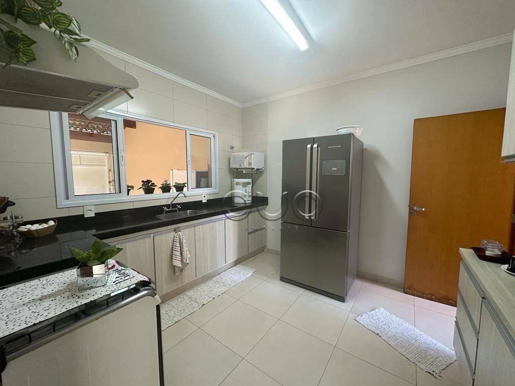 Casa à venda com 3 quartos, 200m² - Foto 5